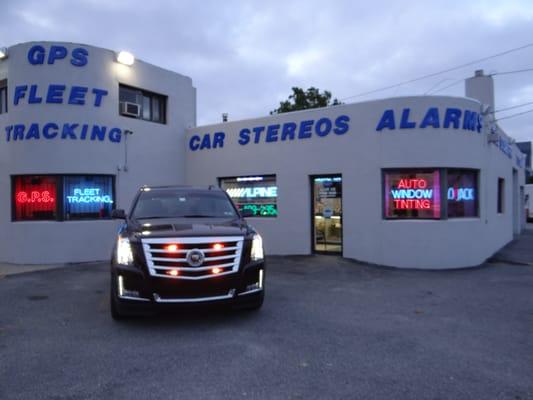 Cadillac Escalade 2015 emergency lighting 1