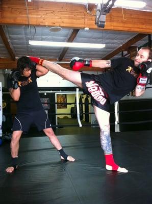 Muay Thai Kickboxing