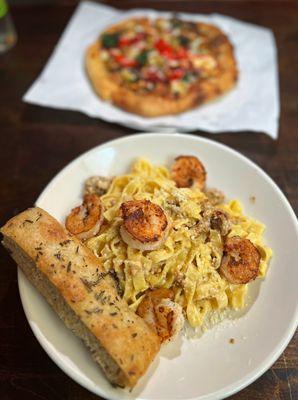 Fettuccine Alfredo w/Shrimp & Italian Sausage