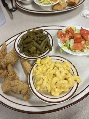 Chicken tenders with salad, macaroni & green beans