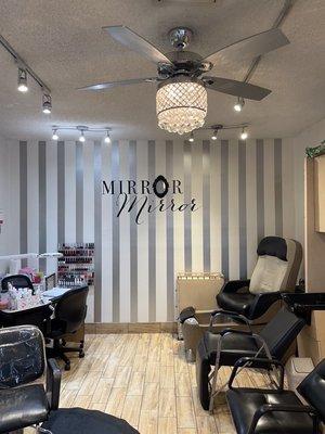 Mirror Mirror Salon