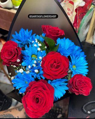 Small customize bouquet with Fresh red roses and blue daisies