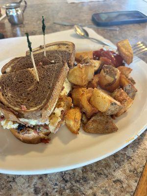 Corned beef and egg sandwich with home fries