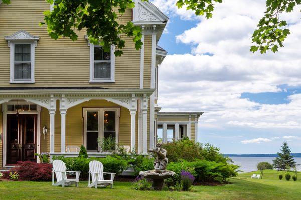 Captain Nickels Inn is located on the Penobscot Bay.