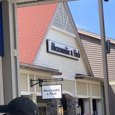 Abercrombie & Fitch in Woodbury, NY