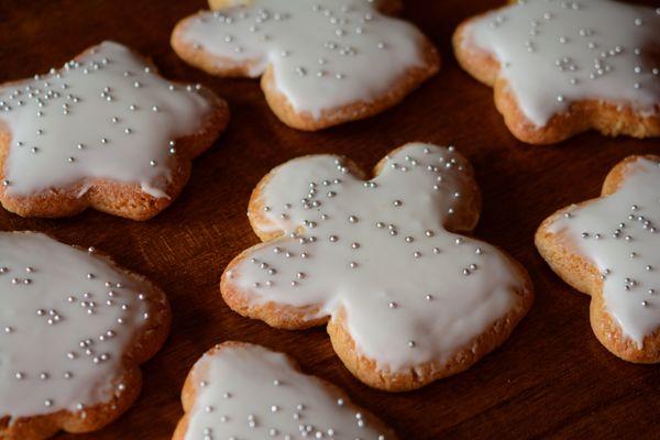 Iced Gingerbread Cookies: Stars, Trees and Angels