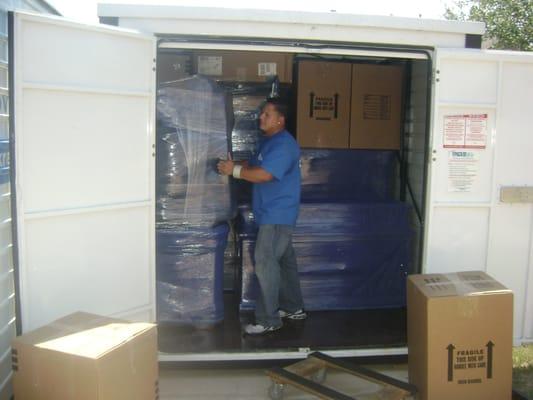 We also provide assistance to load your pods, or rental trucks.