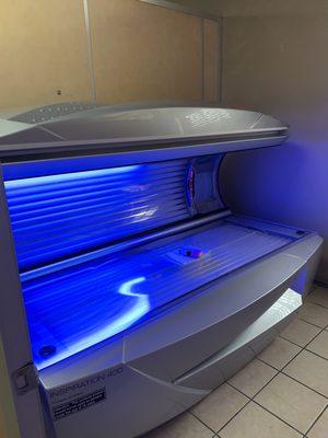 Mid pressure tanning bed