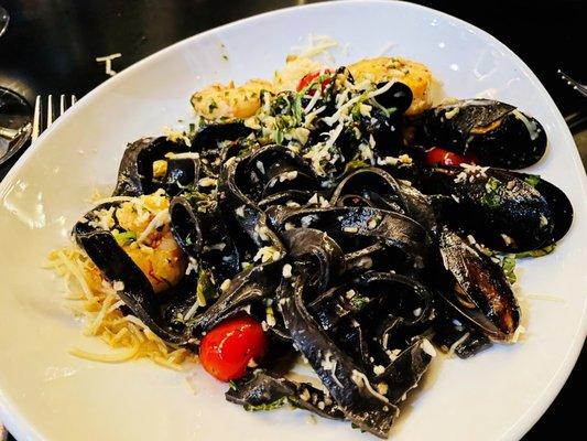 SEAFOOD PASTA AL NERO