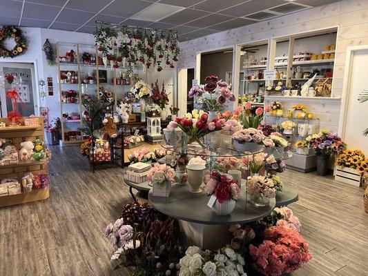 Fresh Bloomers Flowers & Gifts Inc