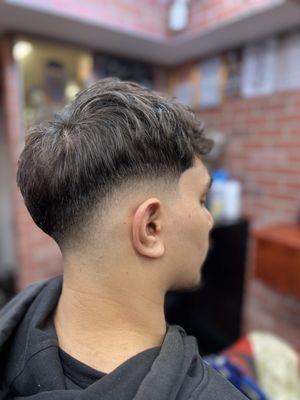 Low skin fade 

High skin fade men's haircut kips bay Murray hill midtown east east village barber shop fades