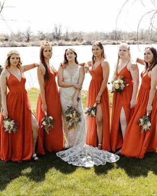 Love these bridesmaid dresses!