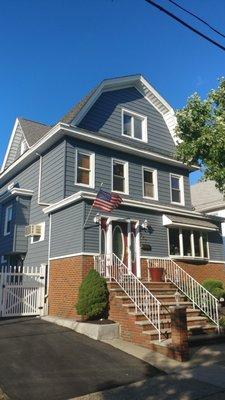 Deep Blue Gray Vinyl Siding Painting with a Vinyl-Safe, Non-Buckling Paint