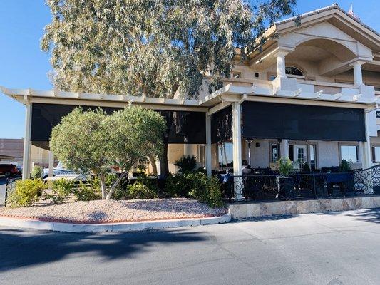 Huge Patio for outdoor seating