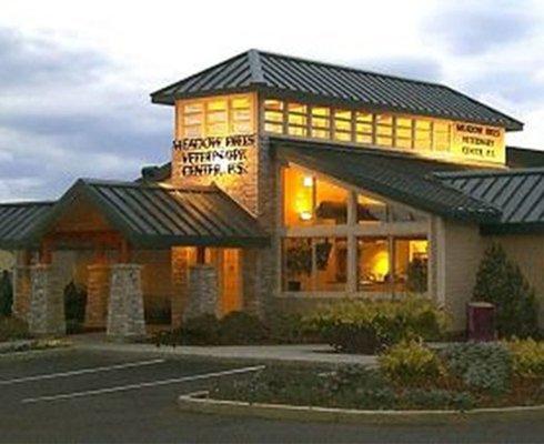 Welcome to VCA Meadow Hills Animal Hospital!