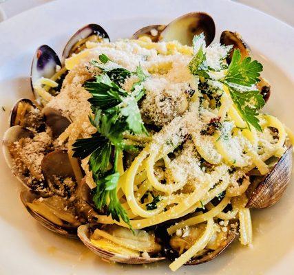 Linguine with Manila Clams