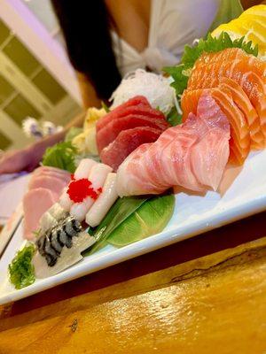 Sashimi deluxe platter - deliciousness!!