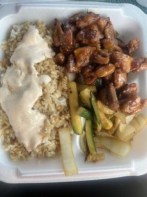 Chicken hibachi with yum yum sauce