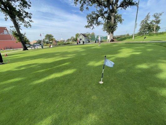 Putting green.