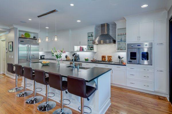 Spectacular Spacious Kitchen