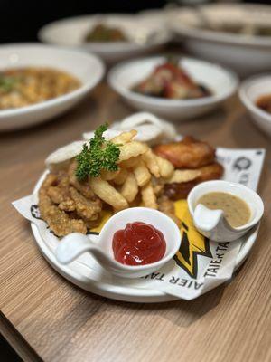 Grand Snack Platter (wings and fries)