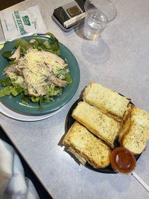 Entree chicken ceasar salad, Cheese bread