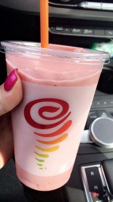 Strawberries Wild: banana, strawberry, apple