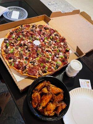 Combo pizza family size and wings