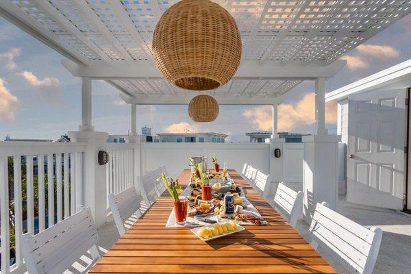 Fresh seafood enjoyed with rooftop views of the ocean