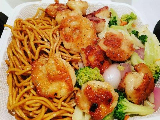 No. 14 Hibachi Jumbo Shrimp w/ Noodles (instead of Rice)!! #GootEats