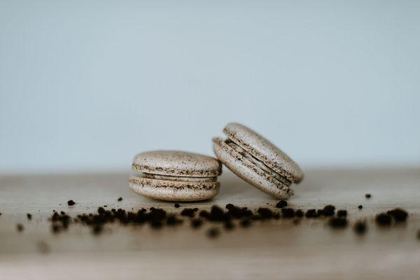 Cookies and cream macarons