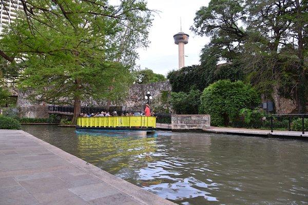 The San Antonio River Walk has a special kind of charm. Experience it on a Go Rio river boat cruise.