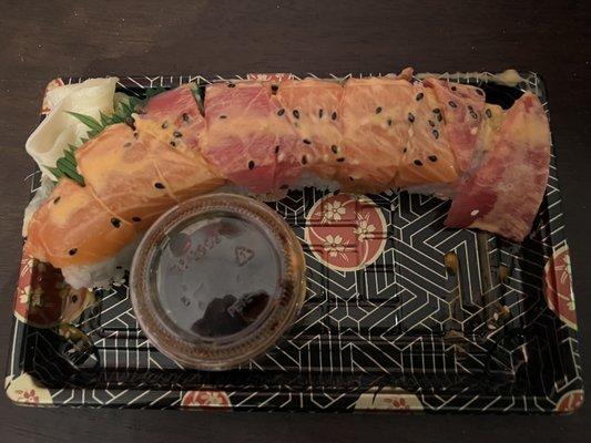 LA Roll - tuna roll with salmon and tuna on top