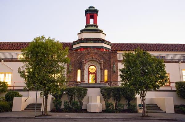 Lycee Francais La Perouse, a historic building that Hilliard converted into a French-immersion school