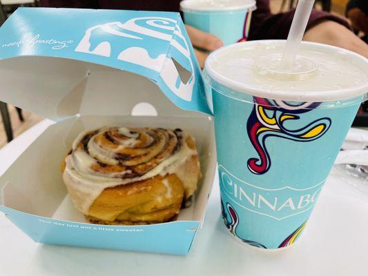 Cinnamon roll and Iced Lemonade