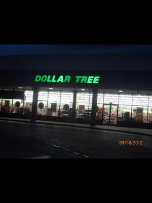 Dollar tree sign