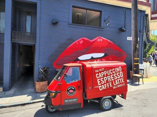 The most Kawaii coffee truck in SF serving the best espresso based drinks in North Beach