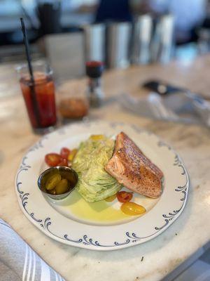 Wedge salad with salmon