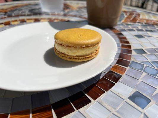 Passionfruit macaroon