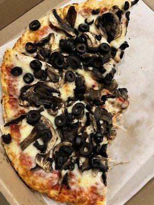 Pepperoni, mushroom and black olive pizza...WITHOUT THE PEPPERONI! D'Oh!!!