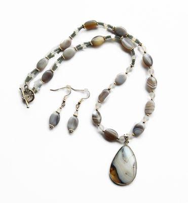 Agate pendant and earring set by Amy Brightbill