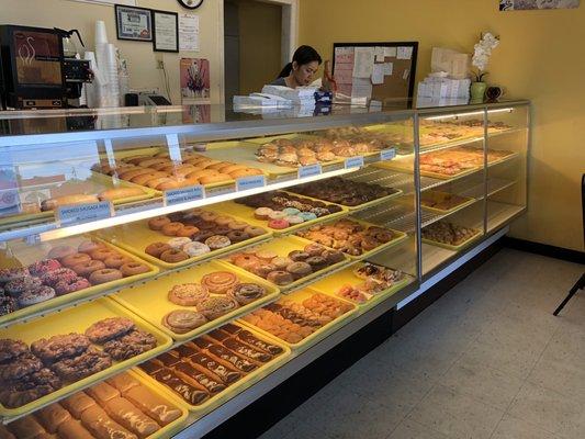 The display cases full of GREAT DONUTS!!!