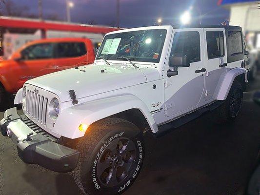 2016 Jeep Wrangler Saharah Unlimited 33,000 miles.