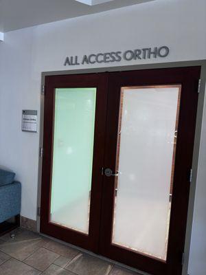 Entrance on the right (for appointments only)