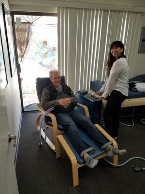 PEMF Therapy to dramatically reduce pain. Diane setting up a patient on the Pulse Pro XL