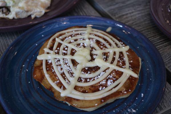 Cinnamon roll pancakes