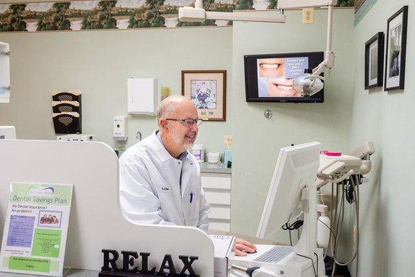 Dentist Hunt Valley MD - Dr. Thomas Rhodes - Hunt Valley Dental