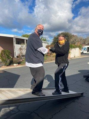 Bo & Barry uloading world's largest chair in California!