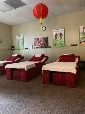 Community Reflexology but they have private rooms available for combination massage reflexology