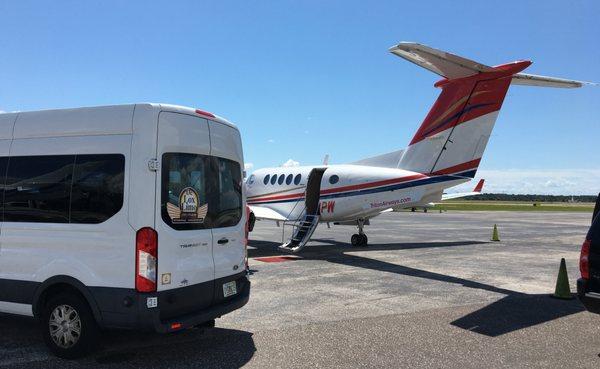 Private Charter pickup from PIE. One out of many DeLoxLimo airport pickup services.